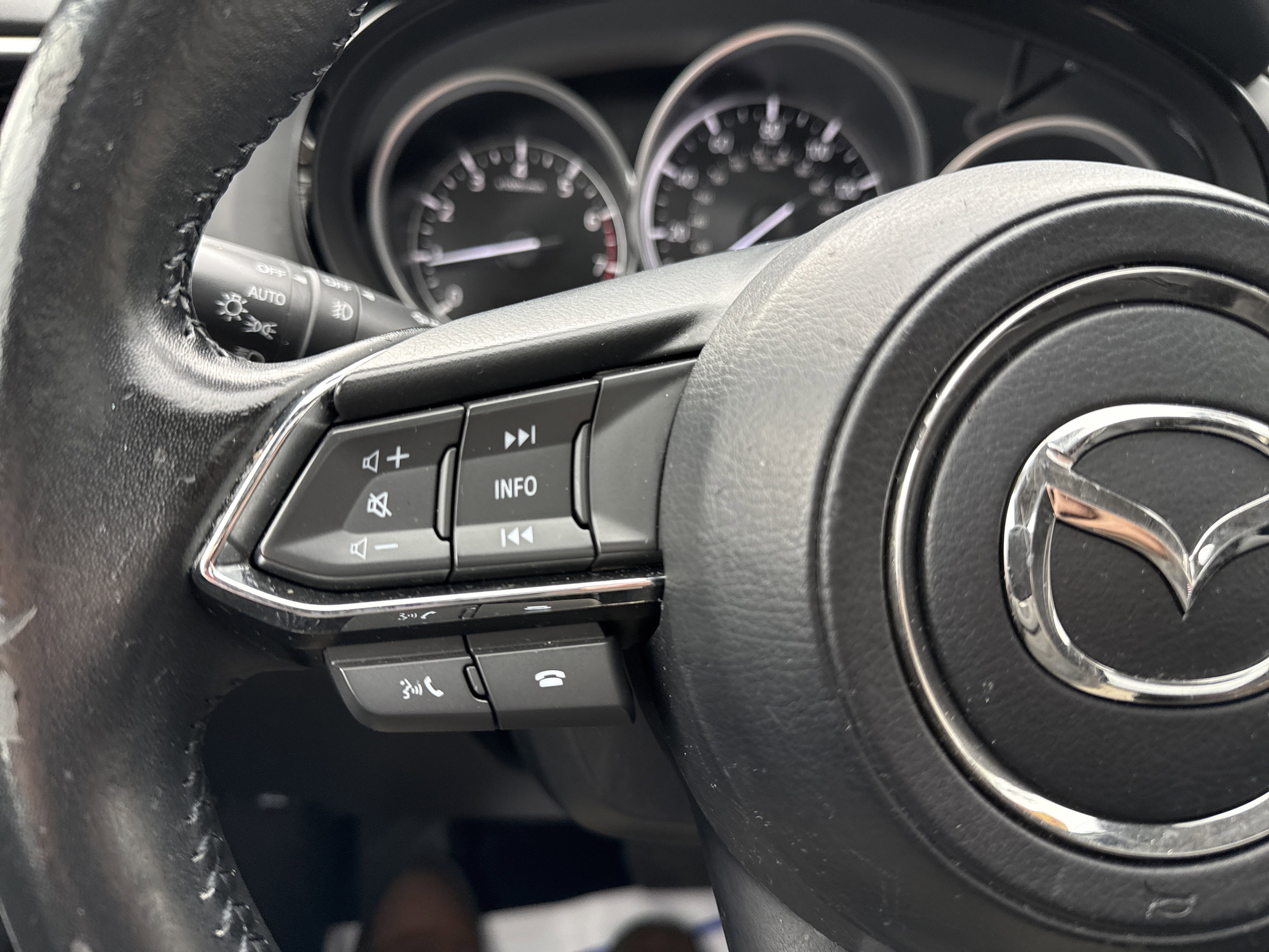 Used 2023 MAZDA CX-9 Touring image 17