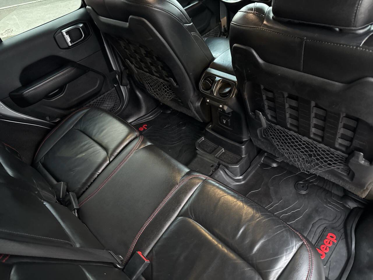 Used 2018 Jeep Wrangler Unlimited Rubicon w/ Uconnect 4C Nav & Sound Group image 20