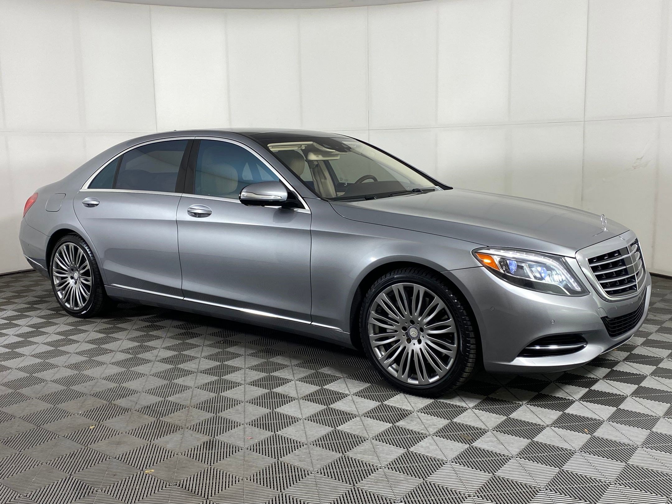 Used 2015 Mercedes-Benz S 550 4MATIC Sedan image 6