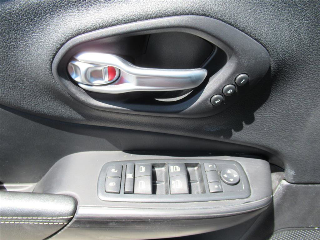 Used 2014 Jeep Cherokee Limited w/ Luxury Group image 20