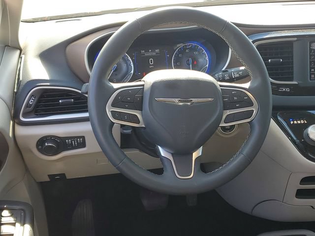 Used 2023 Chrysler Voyager LX FWD image 11