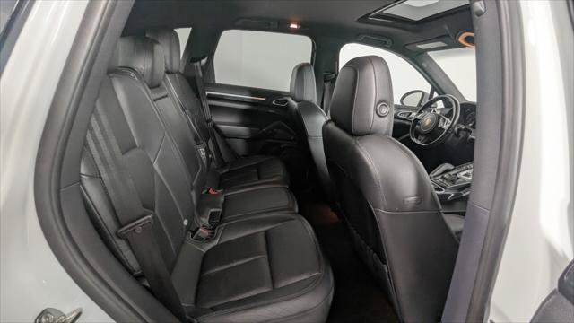 Used 2014 Porsche Cayenne Platinum Edition AWD/4WD image 18
