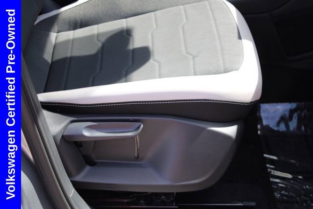 Used 2025 Volkswagen Taos SE w/ Panoramic Sunroof Package FWD image 19