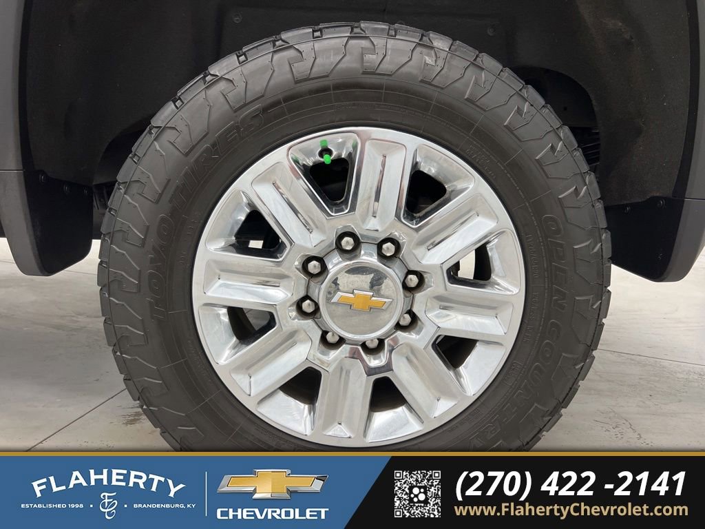 Used 2024 Chevrolet Silverado 2500 High Country w/ Technology Package AWD/4WD image 17