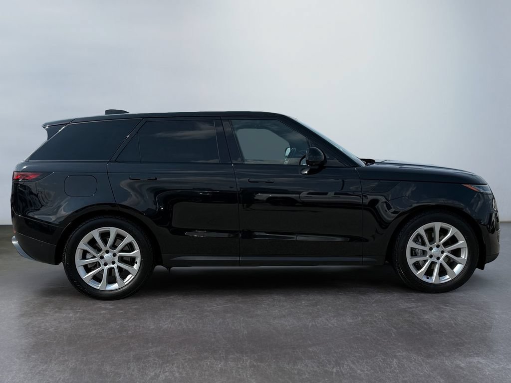 Used 2025 Land Rover Range Rover Sport SE AWD/4WD image 2