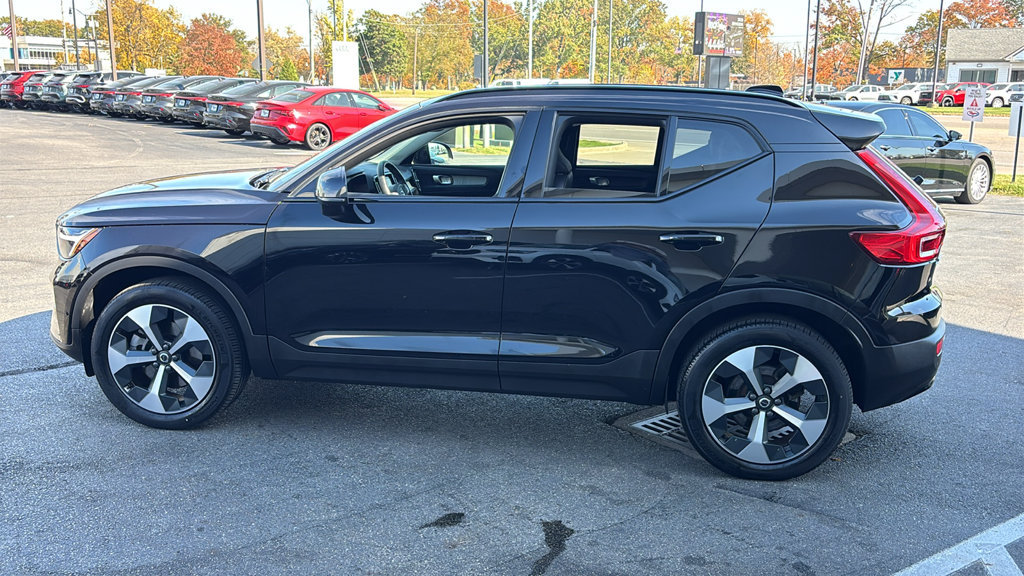 Certified 2024 Volvo XC40 B5 Plus w/ Climate Package AWD/4WD image 4