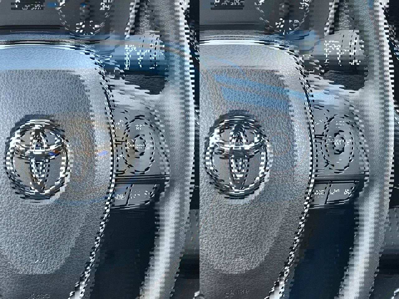 Used 2025 Toyota Corolla SE image 12