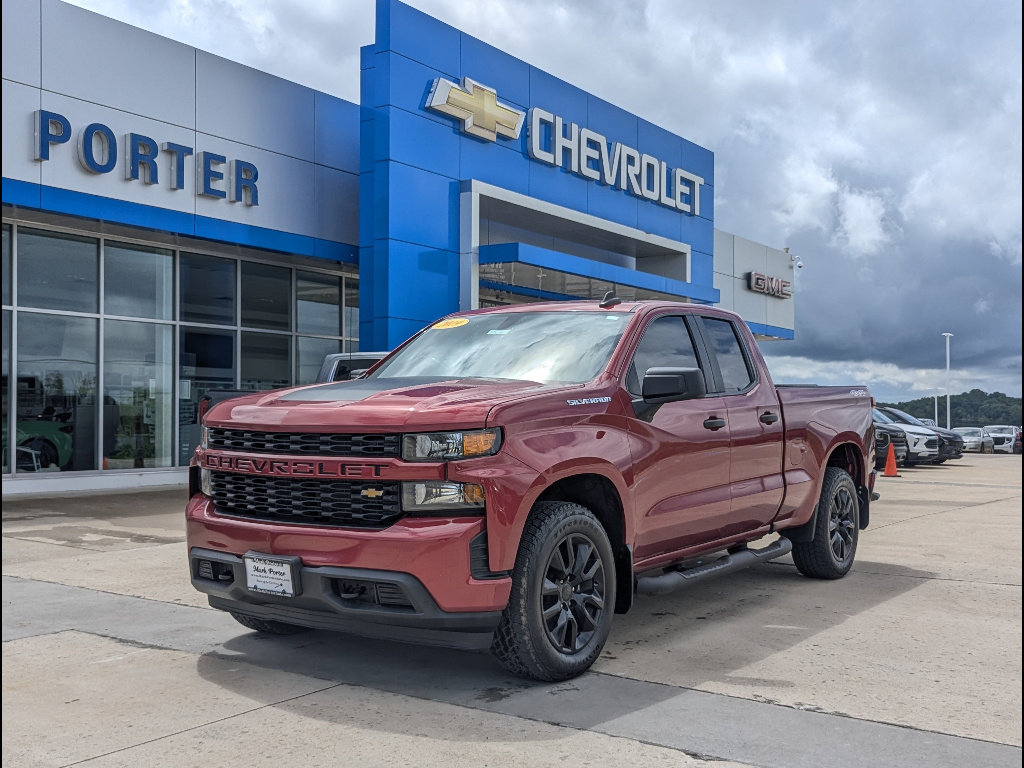 Used 2019 Chevrolet Silverado 1500 Custom w/ Custom Value Package AWD/4WD image 1
