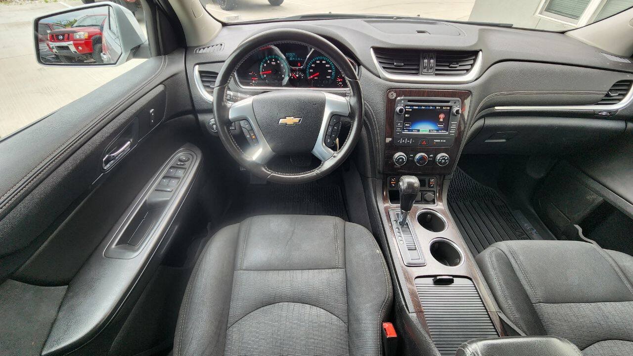 Used 2017 Chevrolet Traverse LT w/ Style and Technology Package FWD image 12