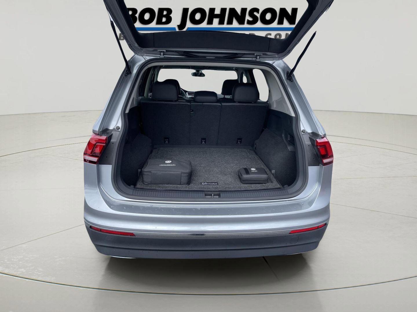 Used 2020 Volkswagen Tiguan SE w/ Panoramic Sunroof Package image 10