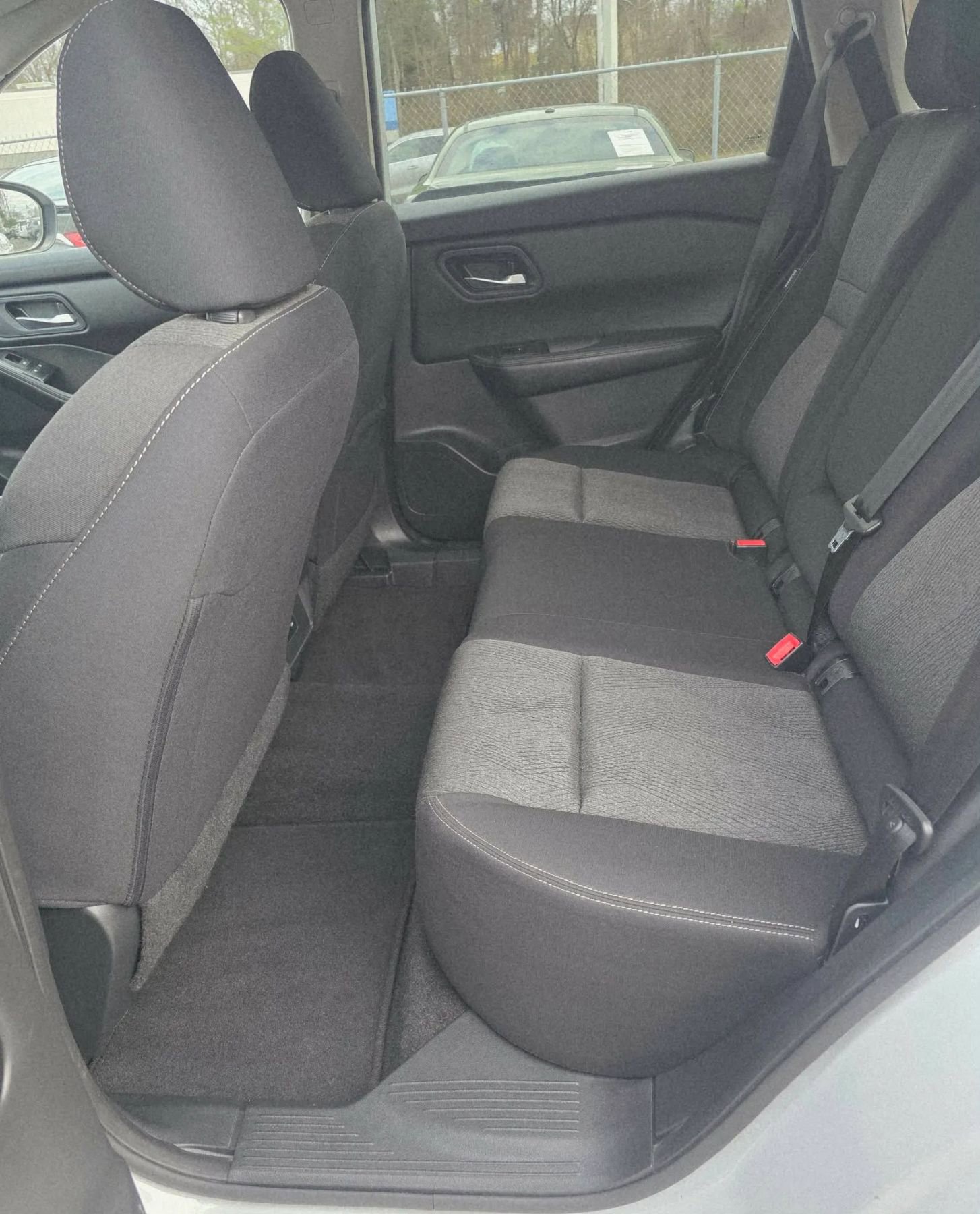 Used 2024 Nissan Rogue SV image 10