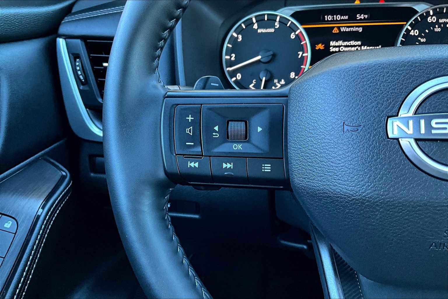 Used 2025 Nissan Rogue SV image 23