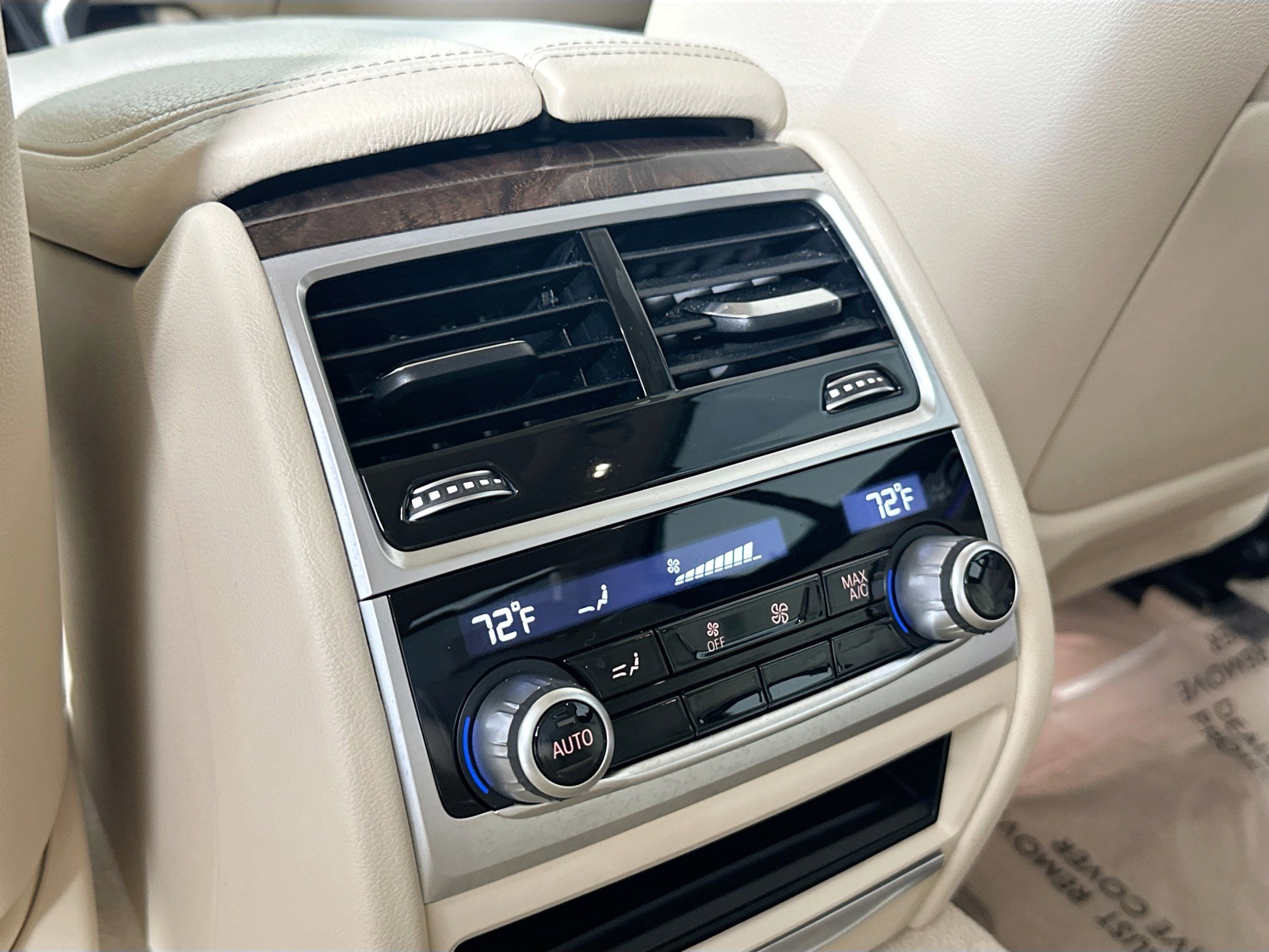 Used 2022 BMW 740i w/ Interior Design Package image 27