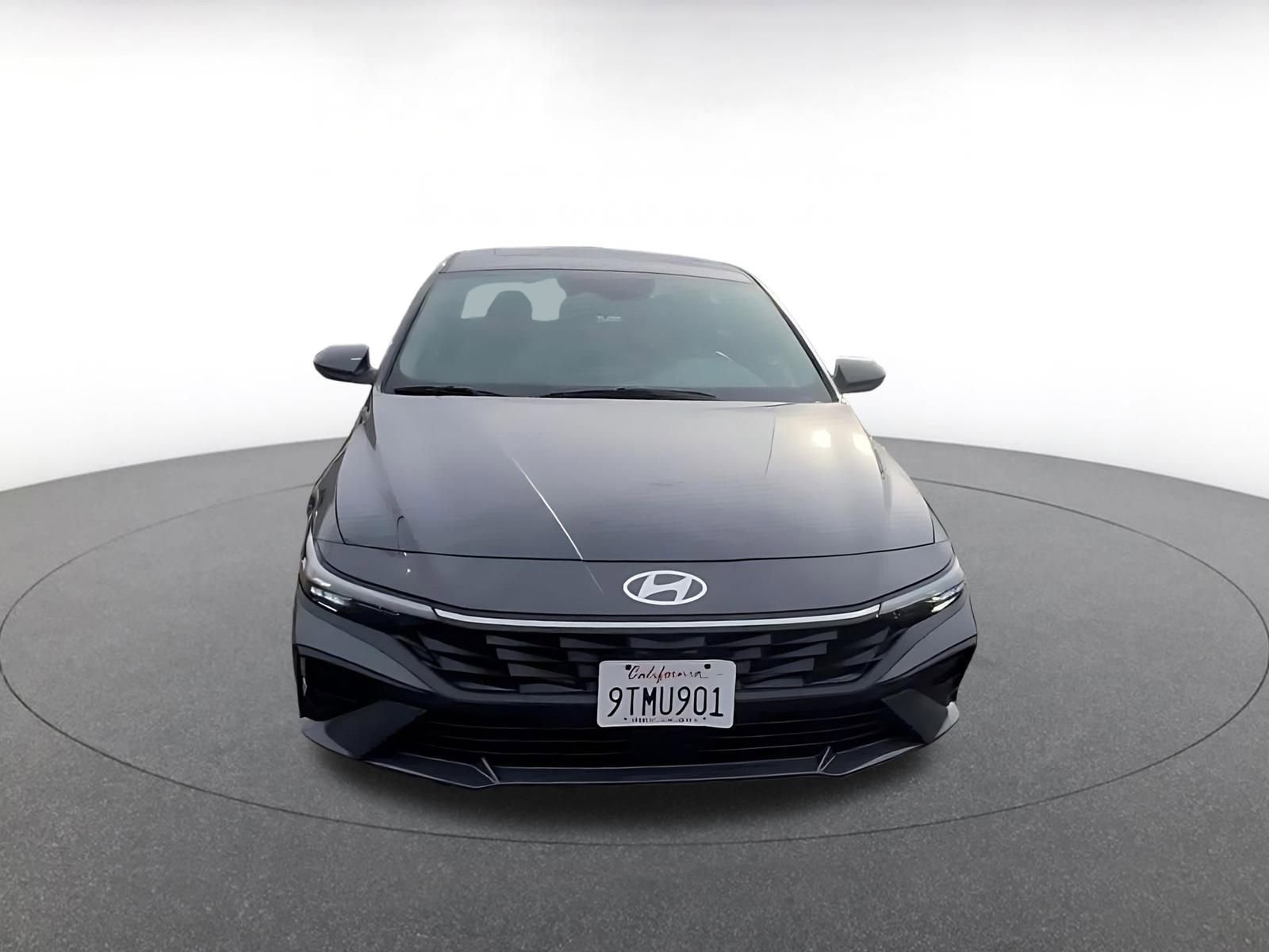 Used 2025 Hyundai Elantra SEL image 4