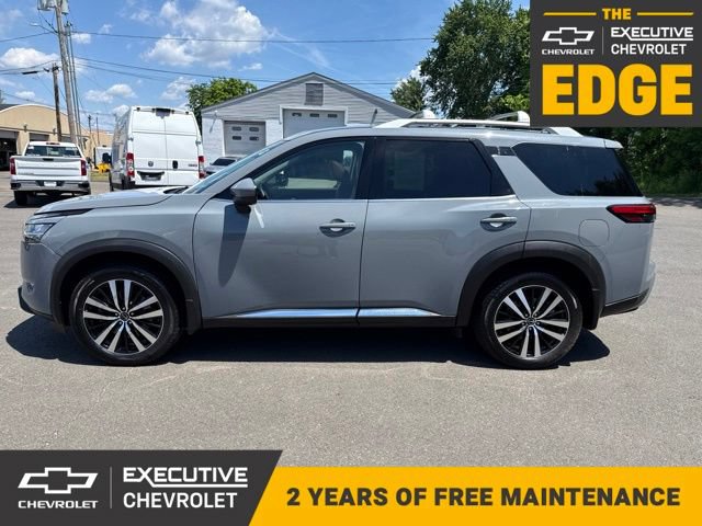 Used 2024 Nissan Pathfinder Platinum w/ Cargo Package