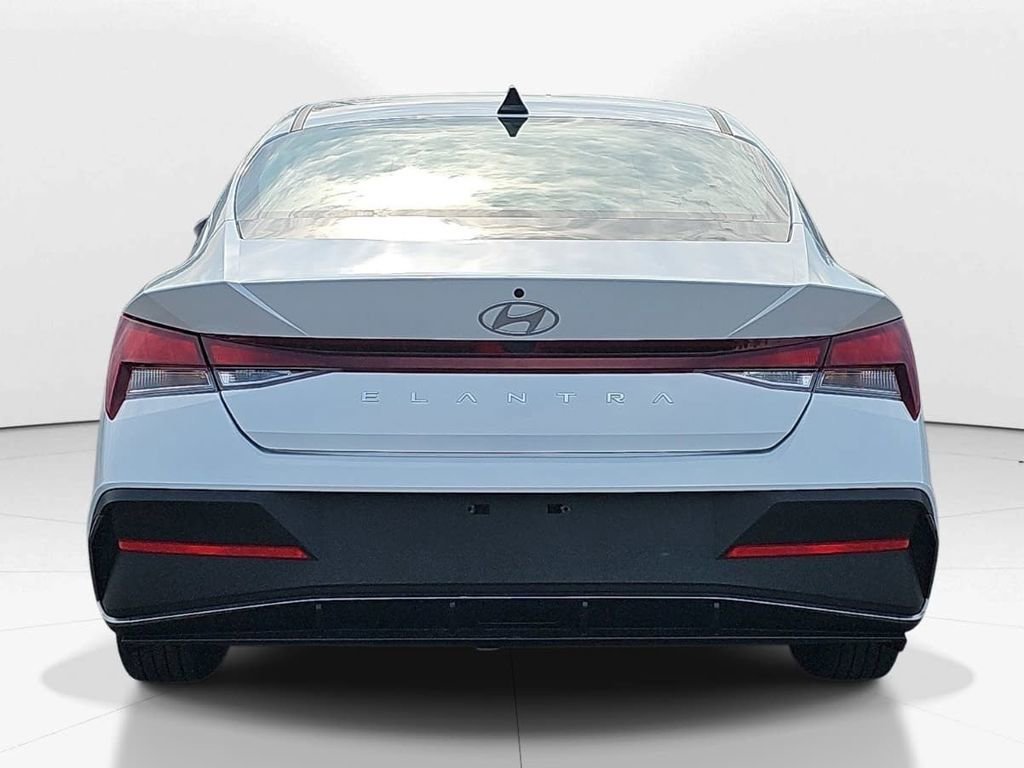 Used 2024 Hyundai Elantra SEL FWD image 7