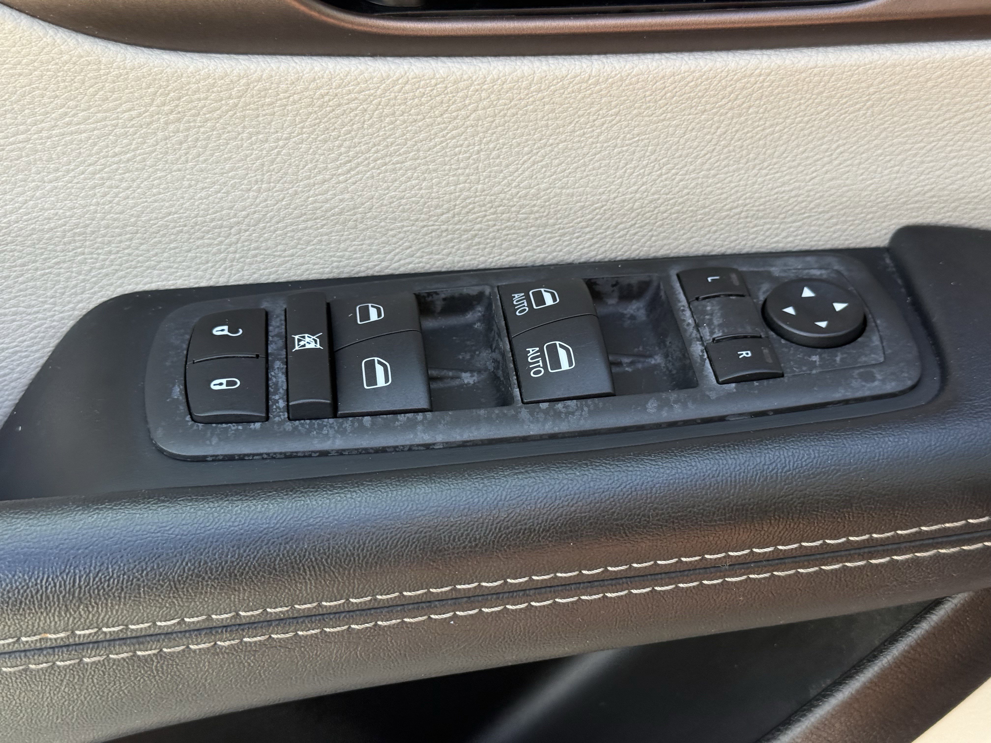 Used 2023 Chrysler Voyager LX FWD image 26