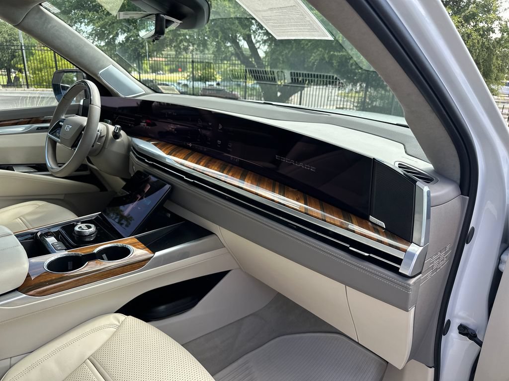 Certified 2025 Cadillac Escalade Sport Platinum w/ LPO, ONYX Package RWD image 40