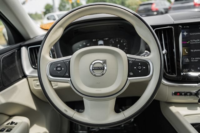 Used 2019 Volvo XC60 T5 Momentum w/ Multimedia Package AWD/4WD image 25