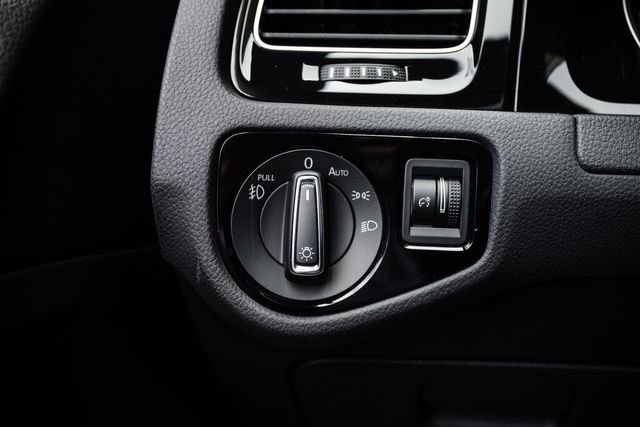 Used 2019 Volkswagen GTI SE FWD image 71