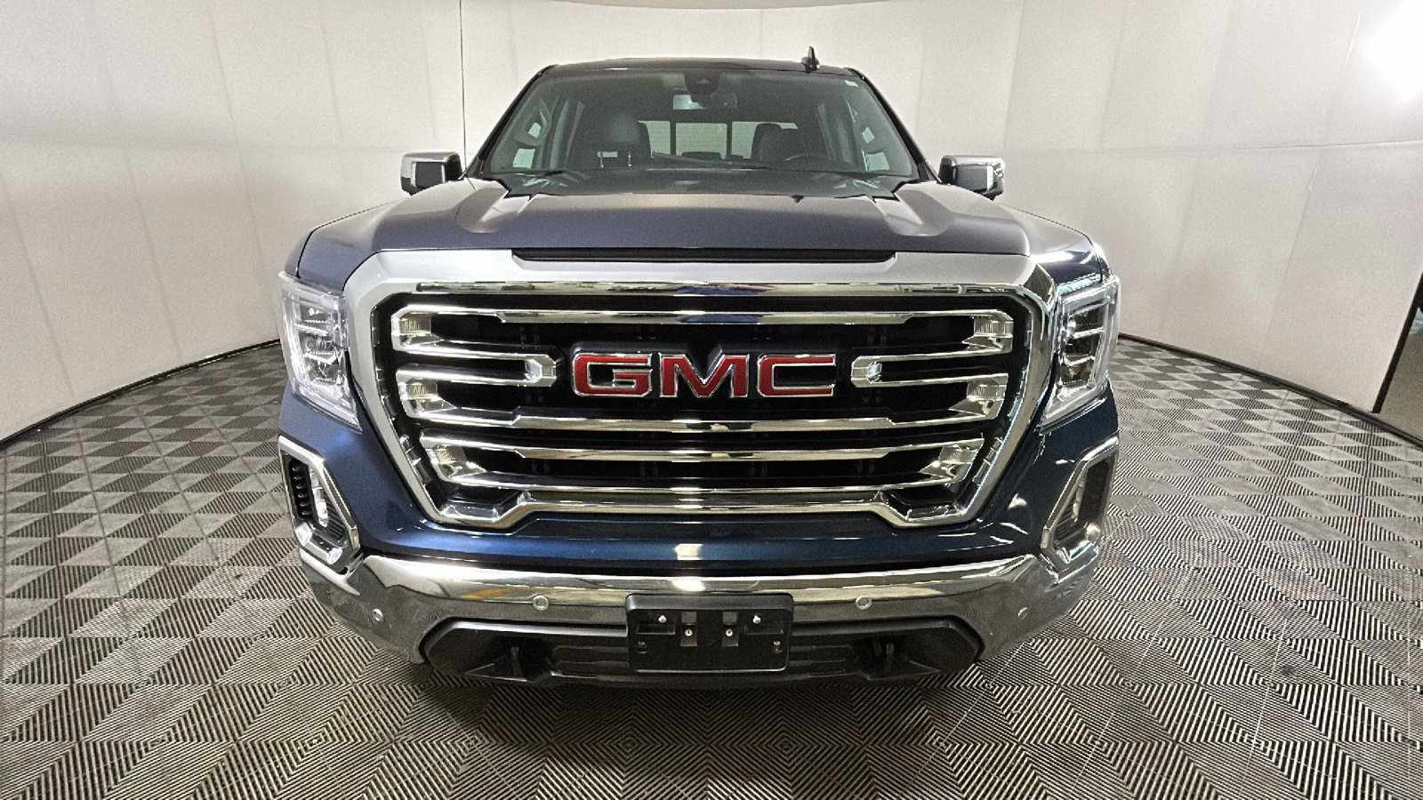 Used 2021 GMC Sierra 1500 SLT w/ SLT Premium Plus Package AWD/4WD image 9
