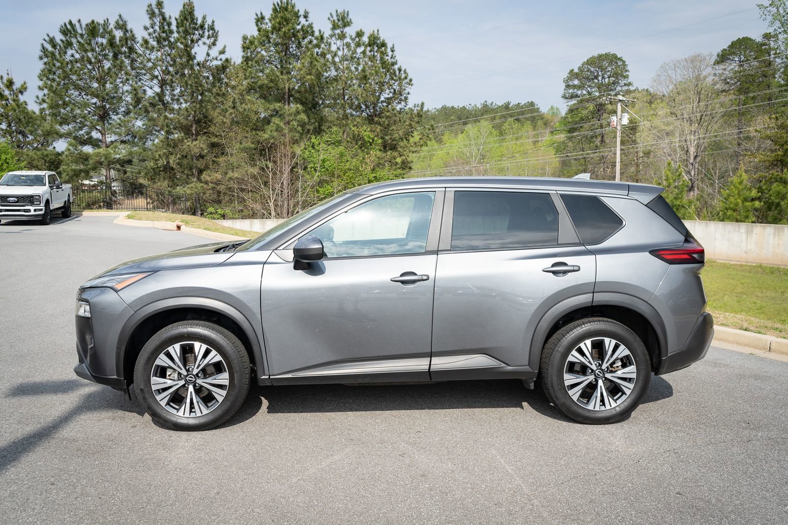 Used 2023 Nissan Rogue SV image 5