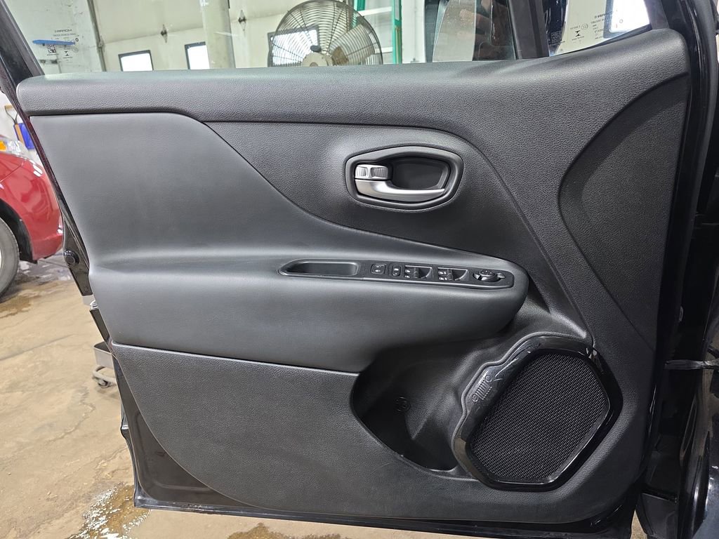 Used 2018 Jeep Renegade Altitude image 25