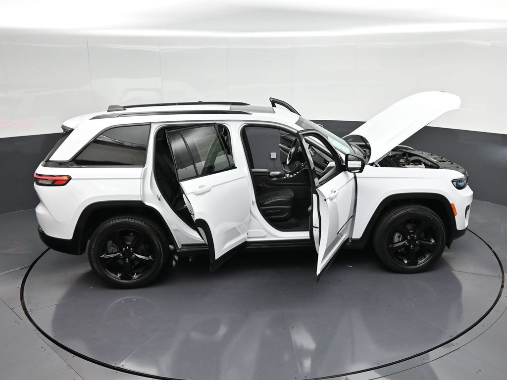 Used 2024 Jeep Grand Cherokee Altitude AWD/4WD image 39