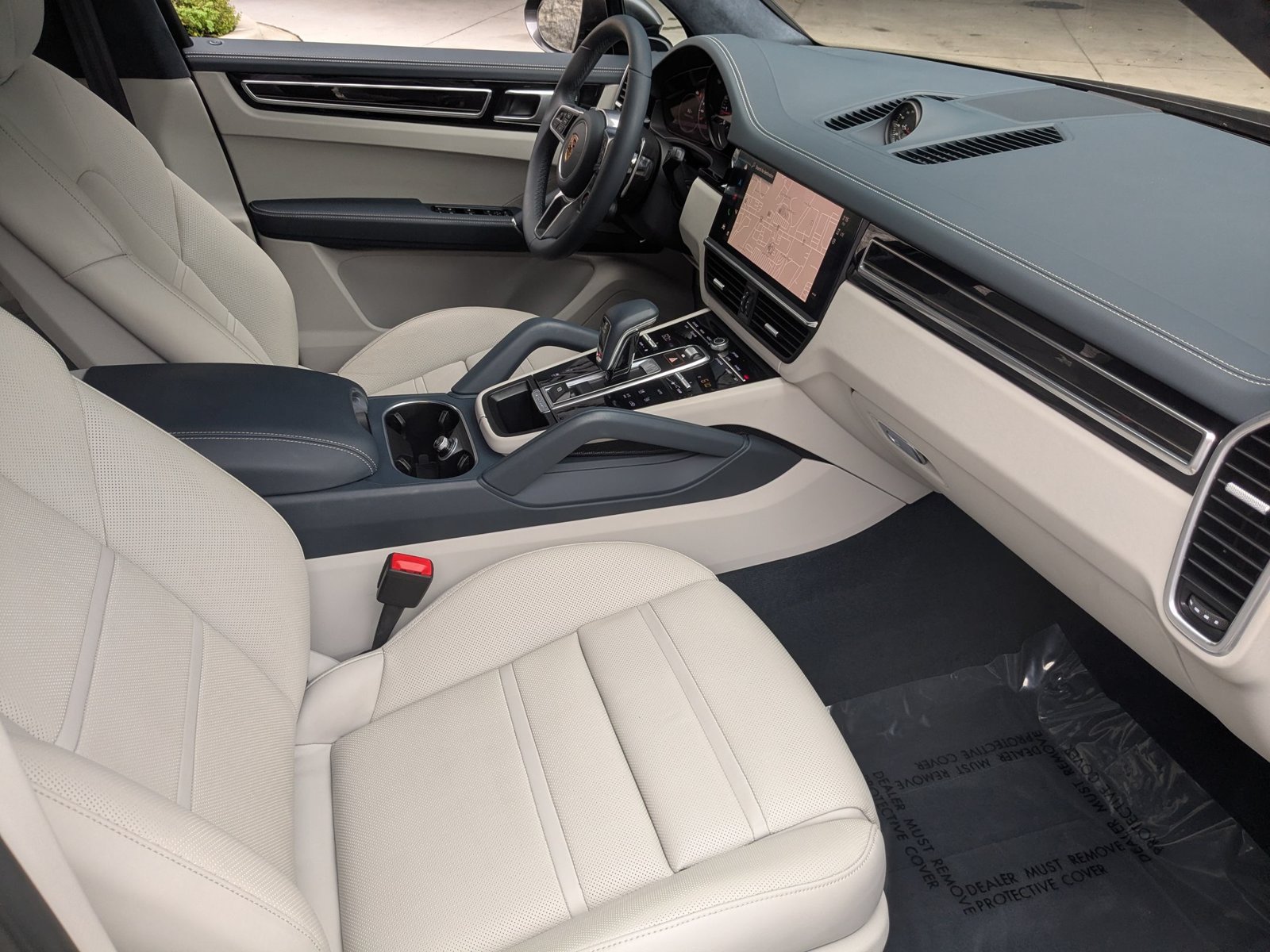 Certified 2023 Porsche Cayenne GTS AWD/4WD image 27