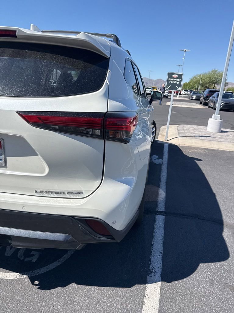 Certified 2021 Toyota Highlander Limited image 5