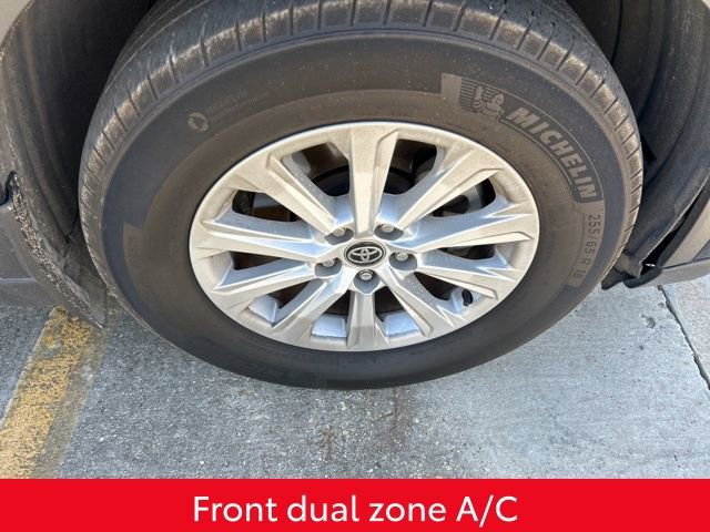 Used 2024 Toyota Grand Highlander XLE image 5