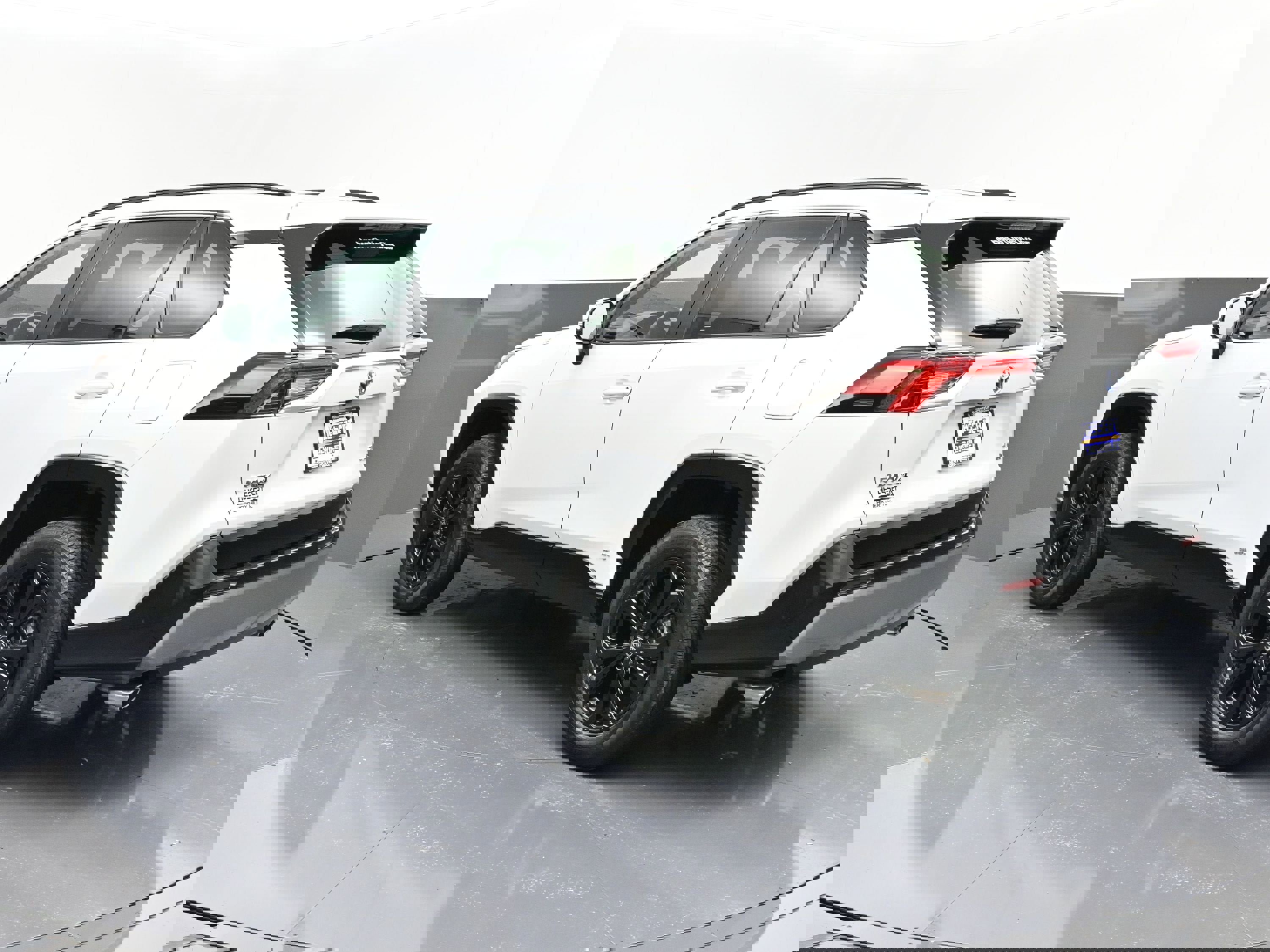 Used 2023 Toyota RAV4 SE image 5