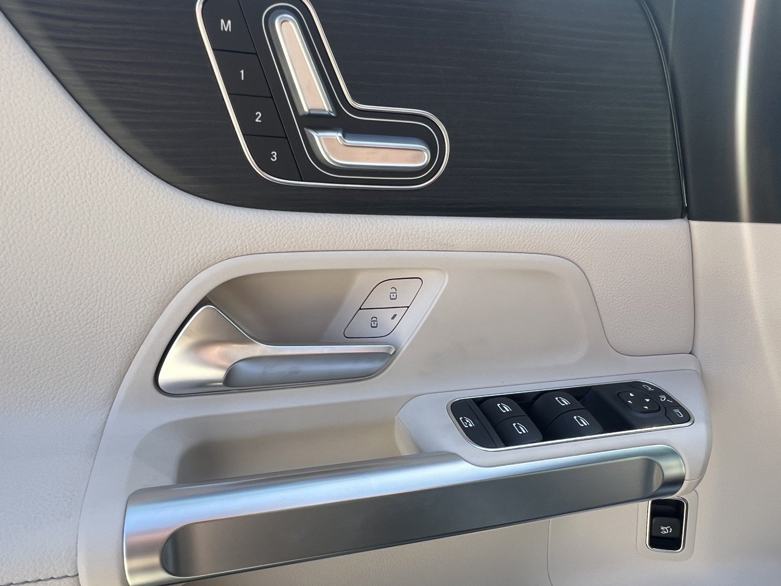 New 2026 Mercedes-Benz GLB 250 image 13