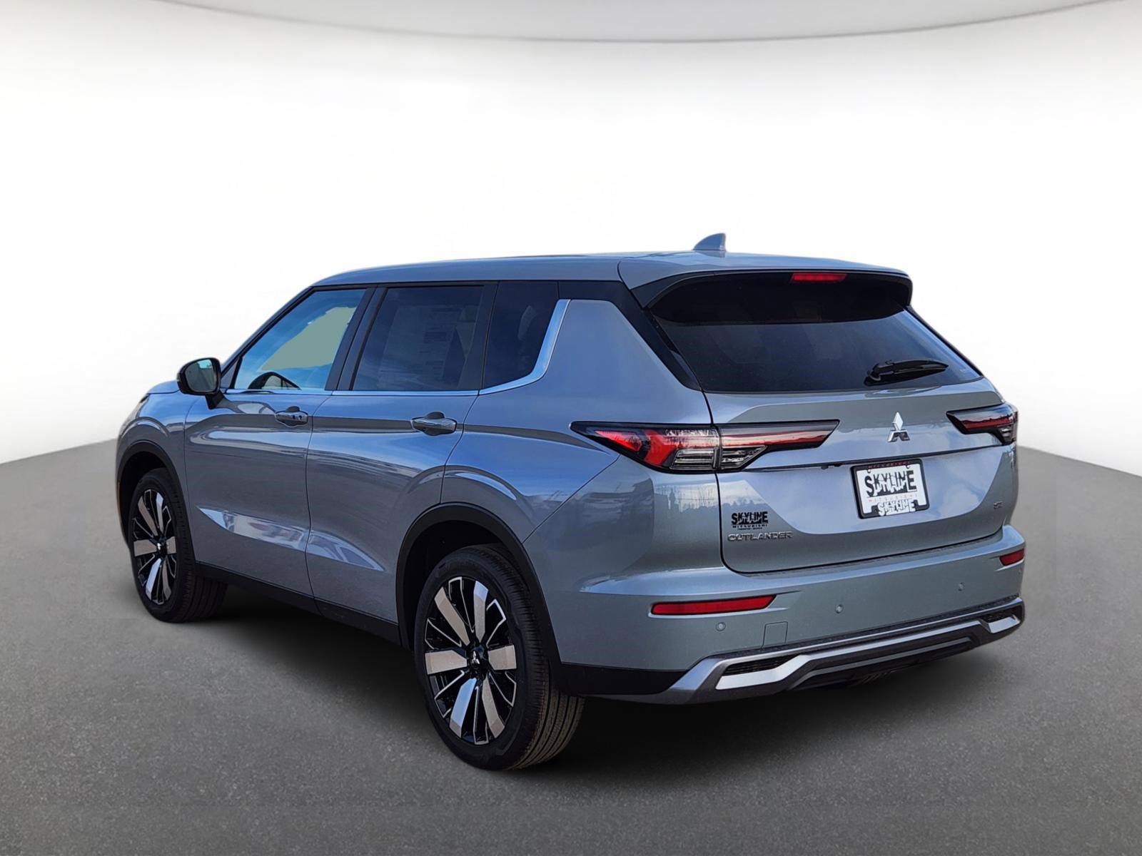 New 2026 Mitsubishi Outlander SE image 4