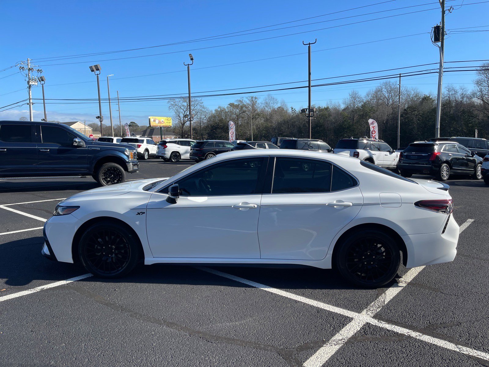 Used 2023 Toyota Camry SE image 13