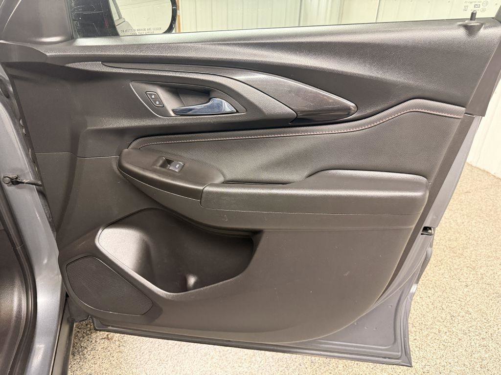 Used 2021 Chevrolet TrailBlazer RS w/ Sun and Liftgate Package AWD/4WD image 38