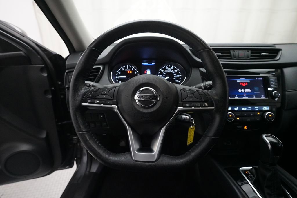 Used 2019 Nissan Rogue SV image 3