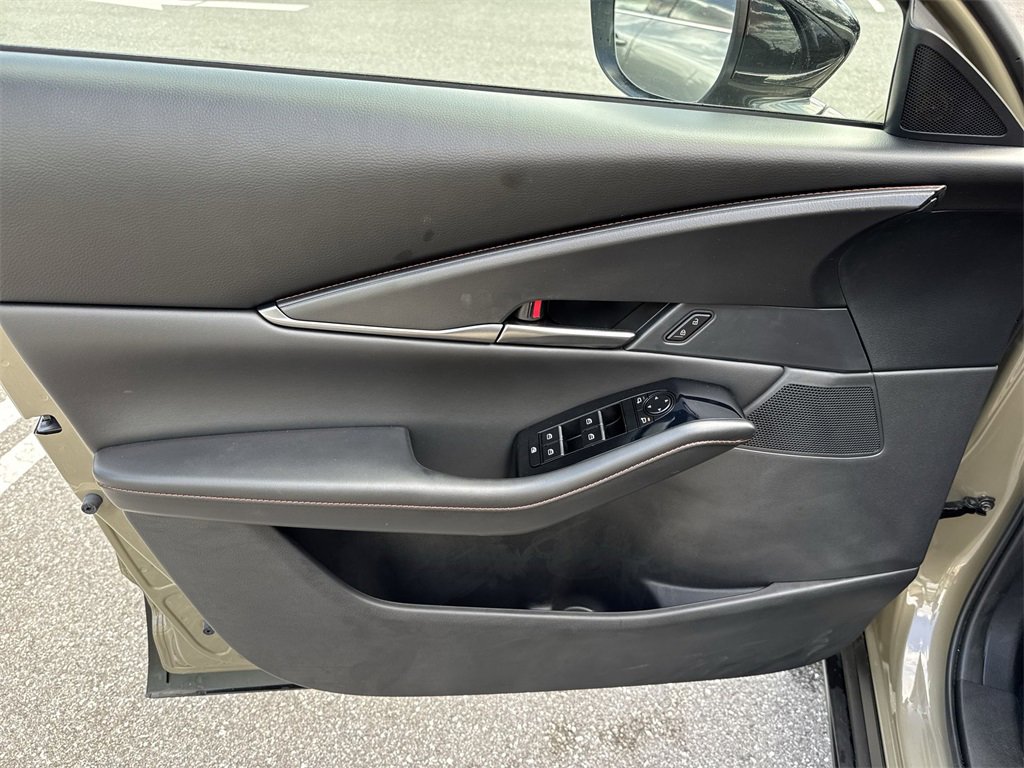 New 2024 MAZDA CX-30 Carbon image 40