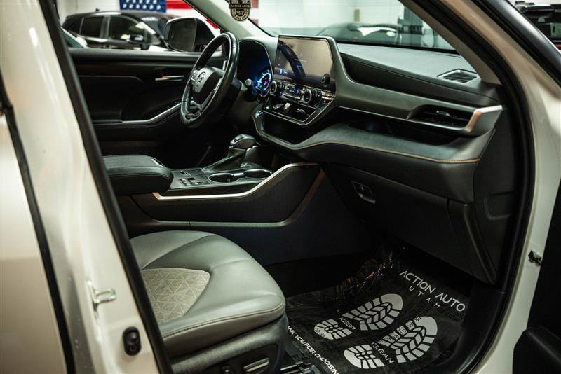 Used 2023 Toyota Highlander Bronze Edition image 14