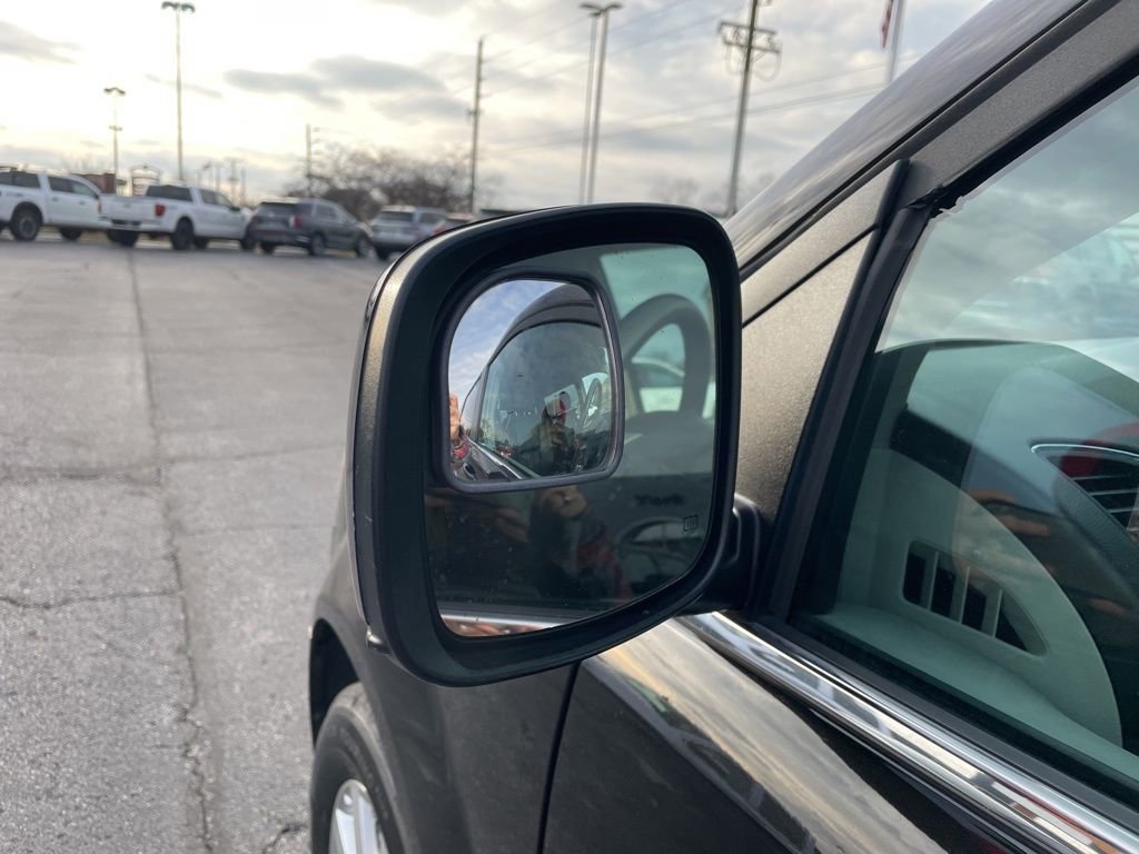 Used 2014 Chrysler Town & Country Touring image 12