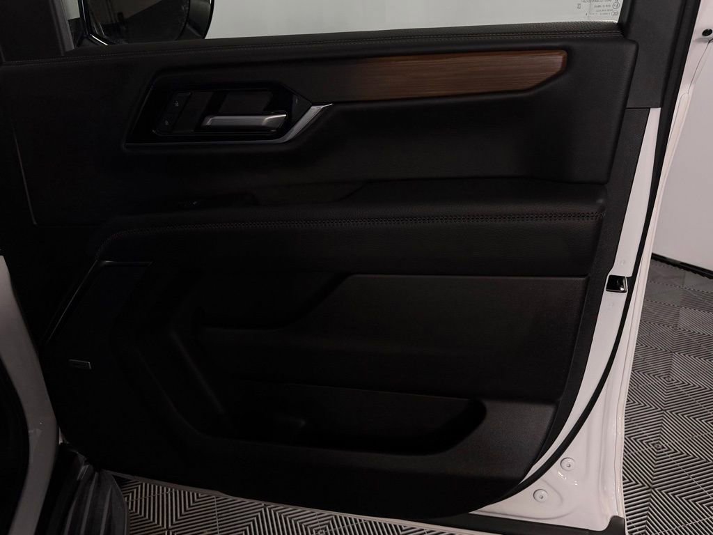 Used 2025 GMC Yukon XL Denali AWD/4WD image 29