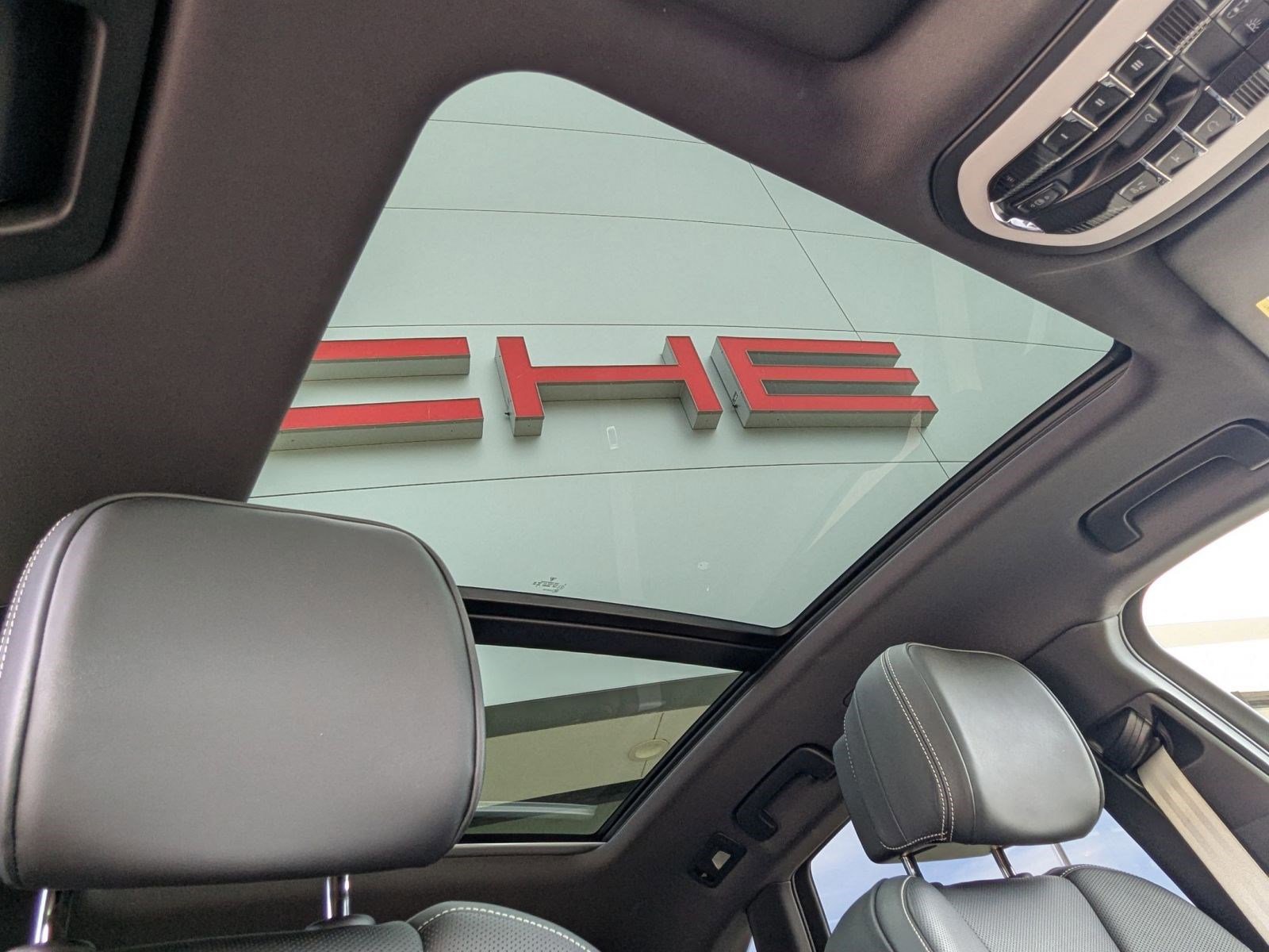 Certified 2026 Porsche Macan AWD/4WD image 27