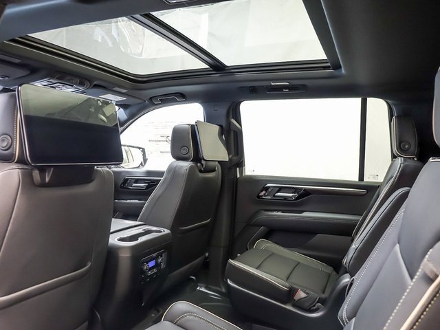 New 2026 Chevrolet Suburban Premier image 11