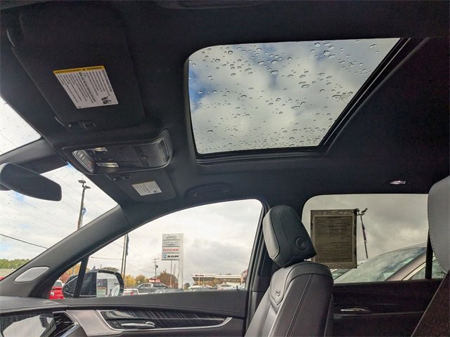 Used 2025 Cadillac XT6 Premium Luxury image 28