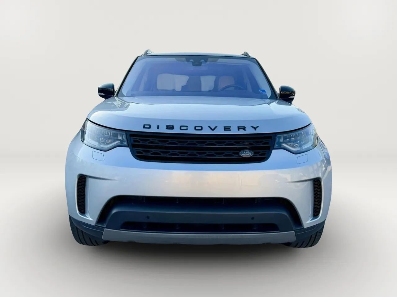 Used 2019 Land Rover Discovery HSE AWD/4WD image 2