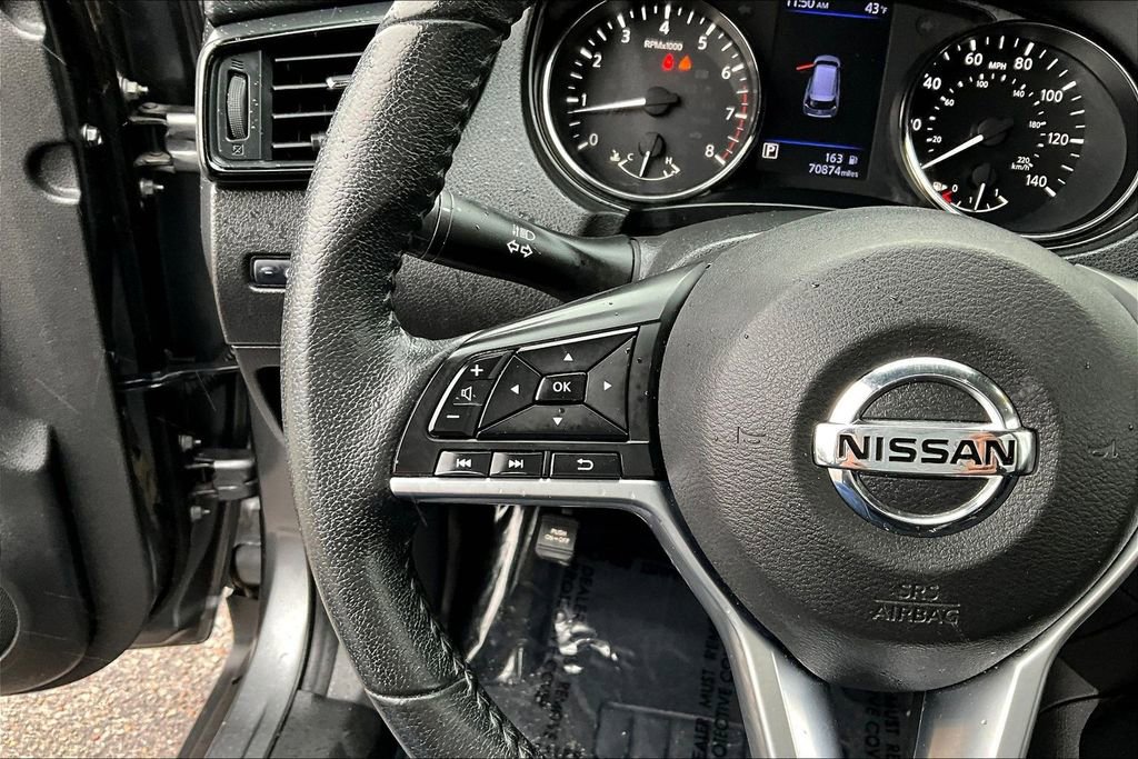 Used 2020 Nissan Rogue SV image 11