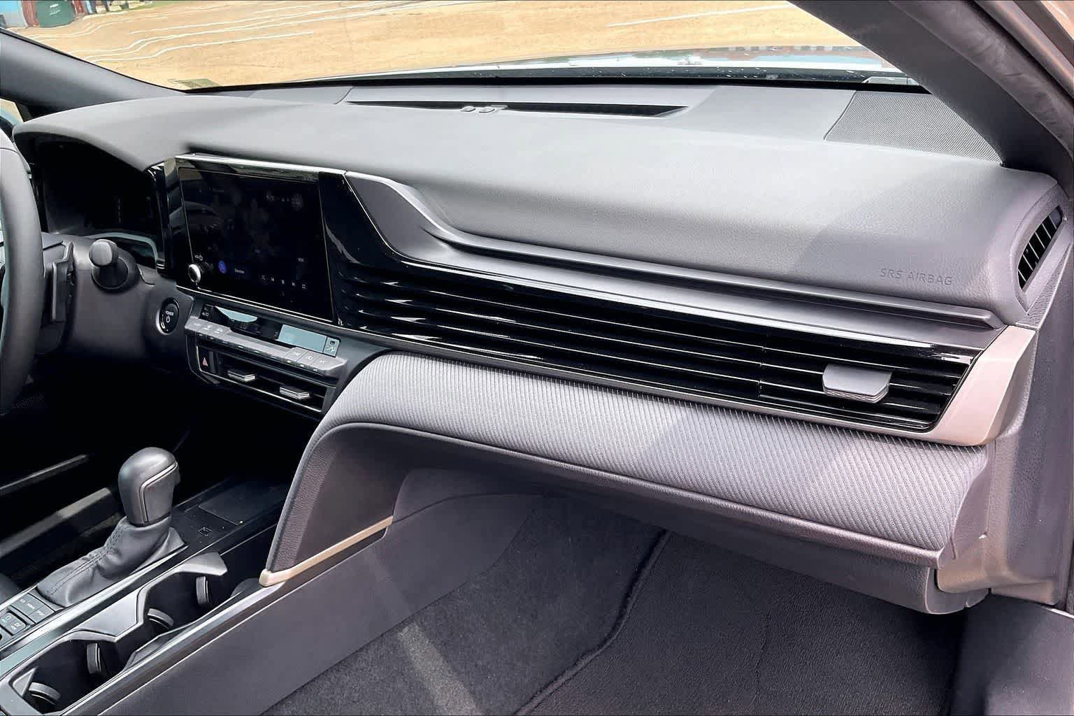 Used 2025 Toyota Camry SE w/ Convenience Package FWD image 23