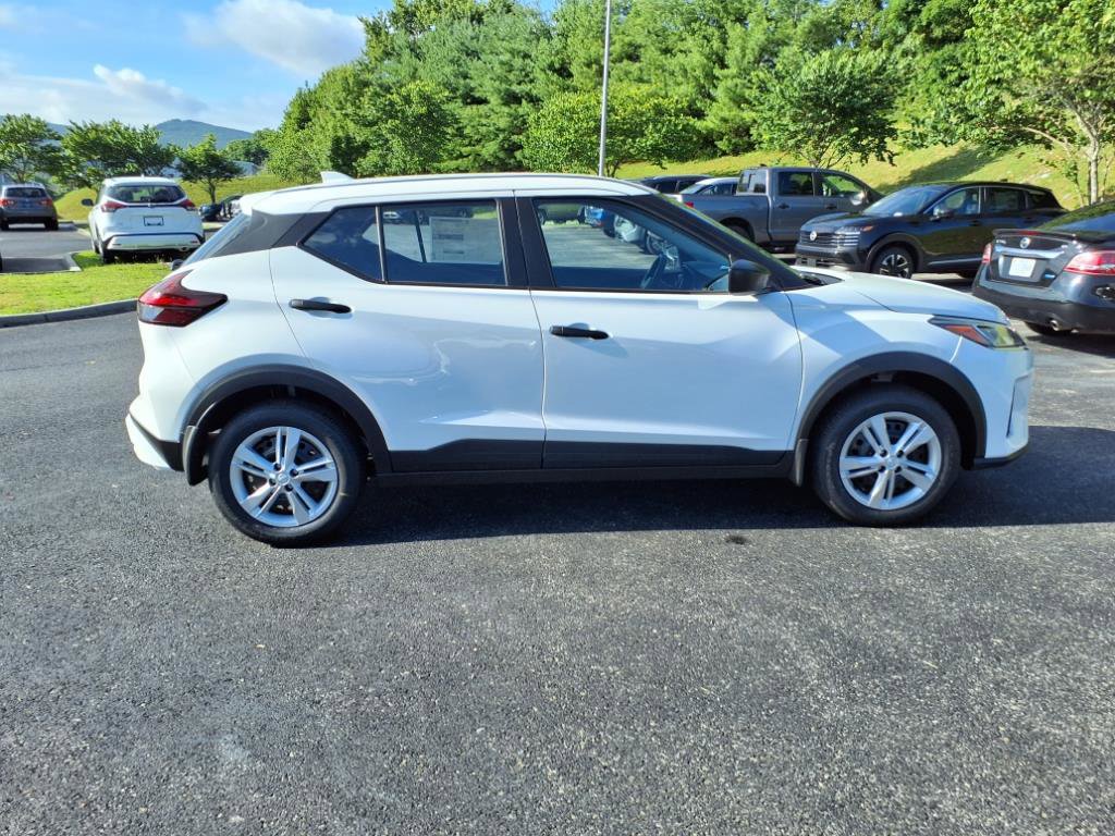 New 2025 Nissan Kicks Play S FWD image 3