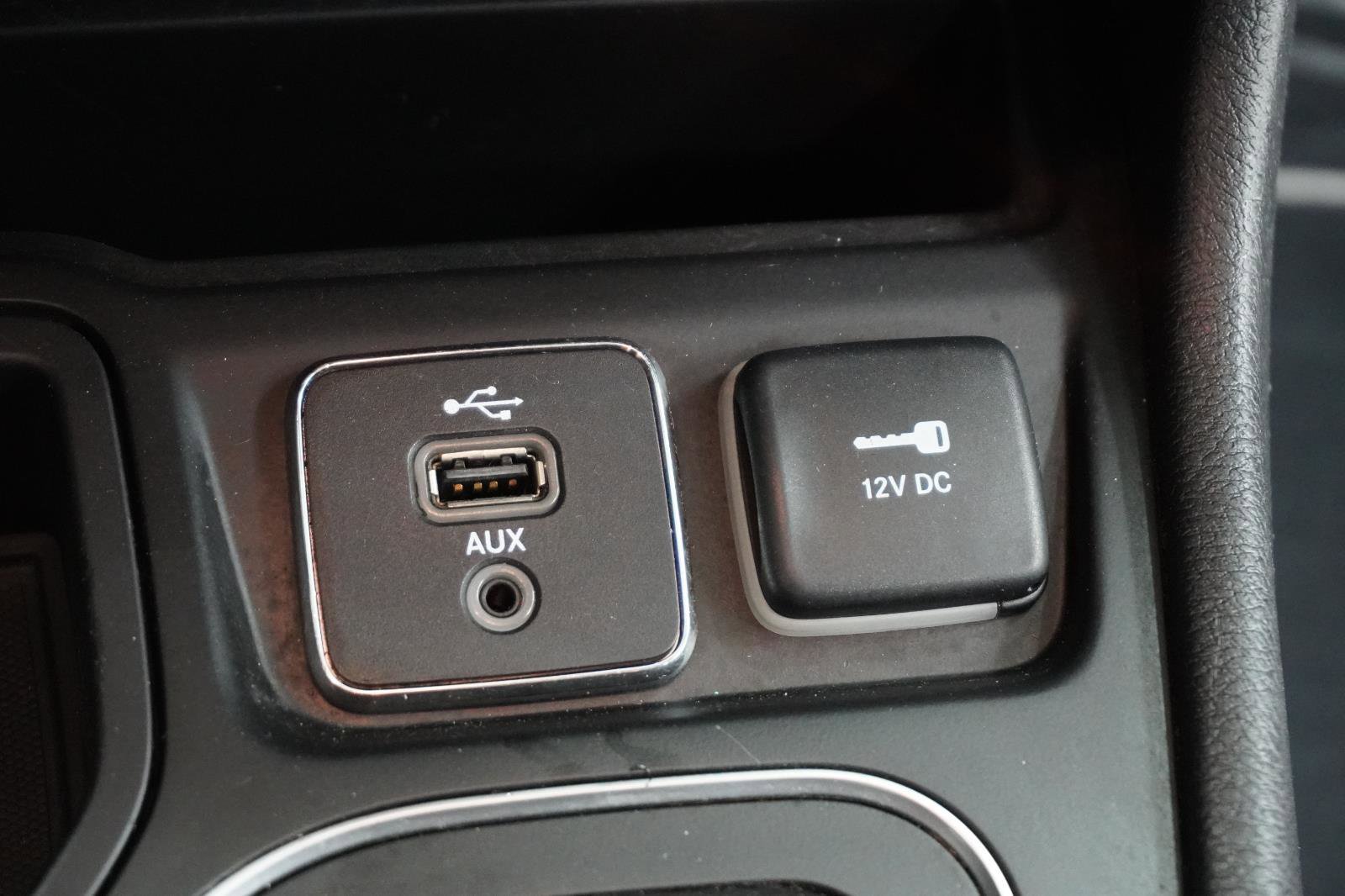 Used 2019 Jeep Cherokee Latitude w/ Popular Appearance Group image 28