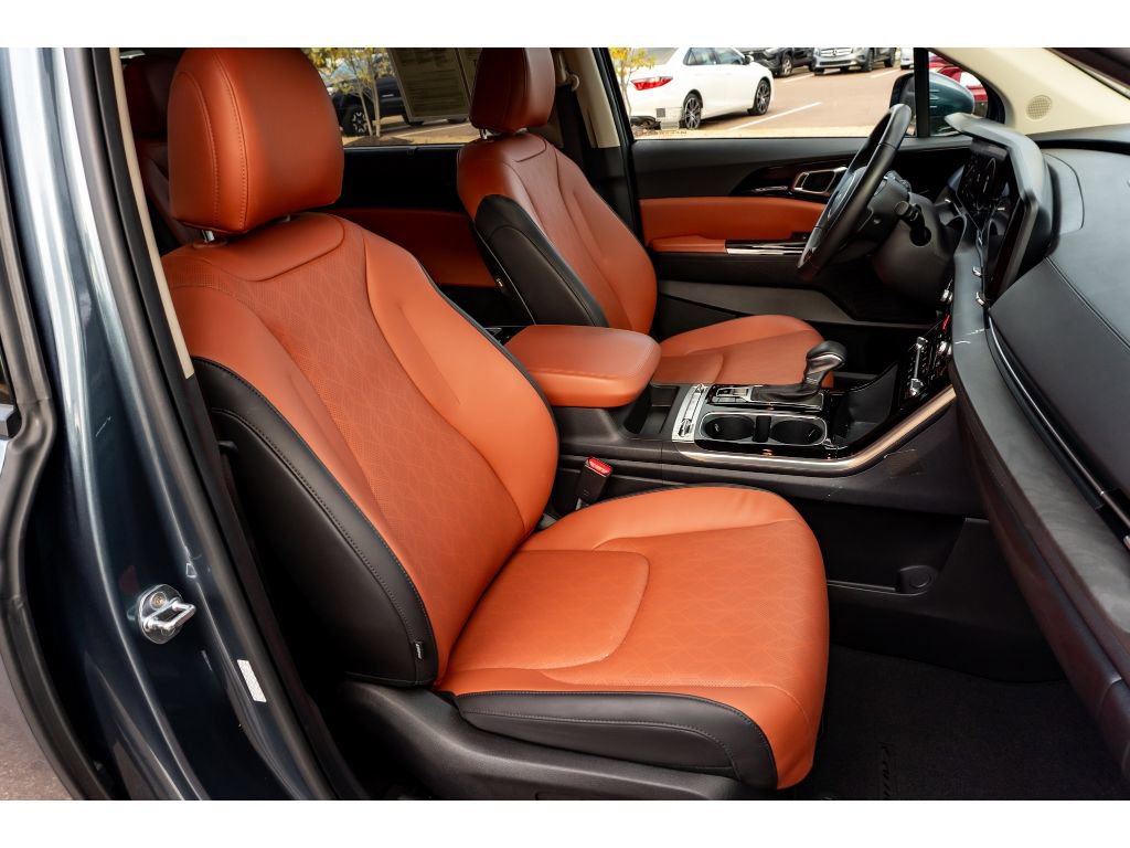 Used 2023 Kia Carnival SX image 16